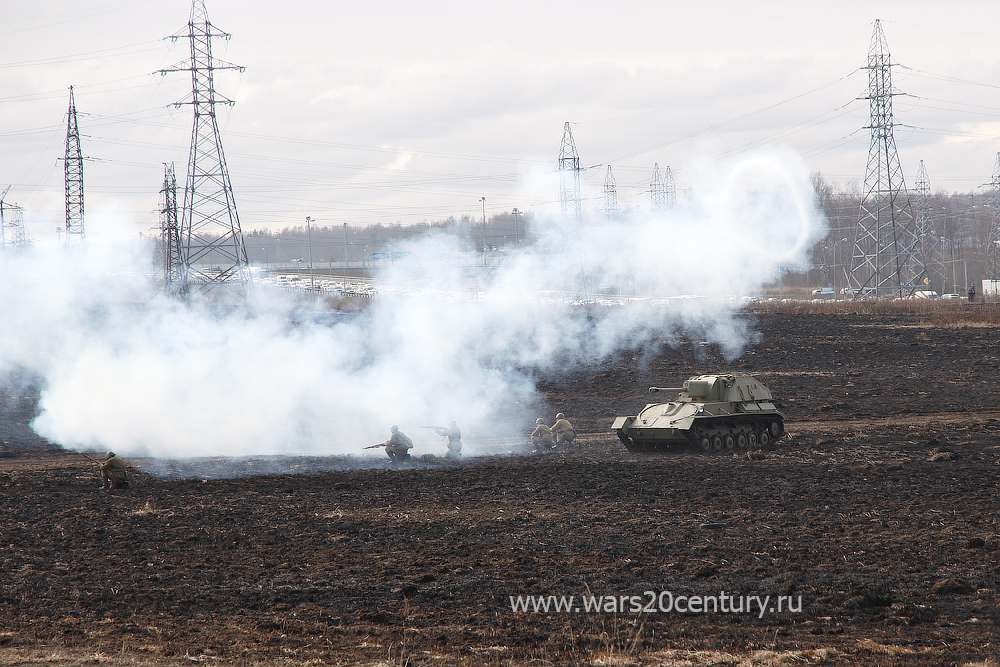реконструкция контратака Красной Армии стреляет СУ-76